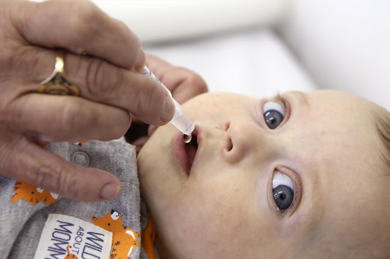 Pólio: Campanha de vacinação chega ao último dia no Paraná com 229 mil crianças sem proteção contra a paralisia infantil