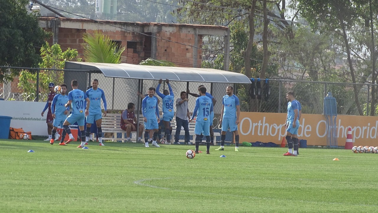 Cruzeiro inicia semana Boca Juniors com treino fechado e mistério na Toca da Raposa