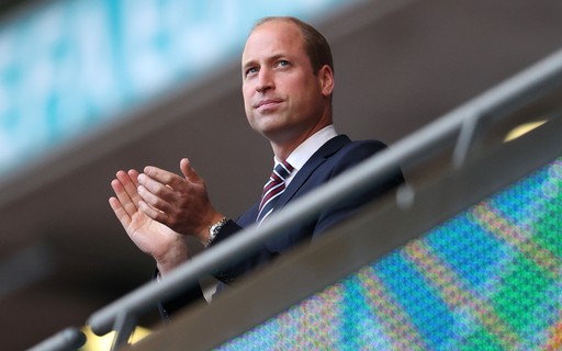 Sem Kate Middleton, príncipe William torce pela Inglaterra na Eurocopa
