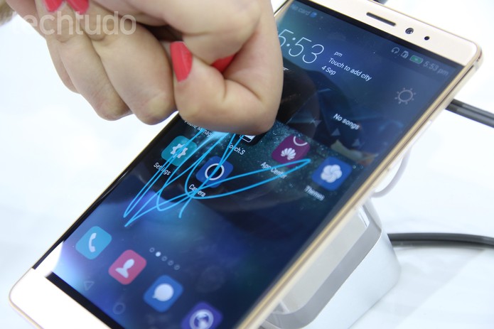 Huawei Mate S traz a tecnologia Force Touch antes do iPhone 6S (Foto: Laura Martins/TechTudo)