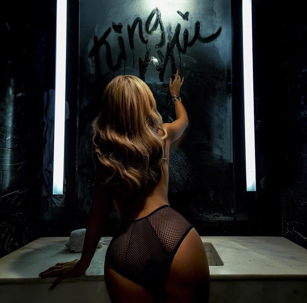 Kylie Jenner divulga foto do bumbum em lançamento de website (Foto: Reprodução Instagram)