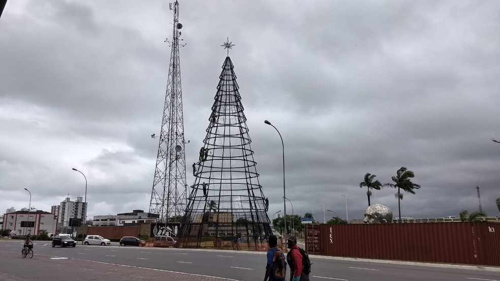 Praia Grande abre programação de Natal com árvore 'gigante' | Santos e  Região | G1