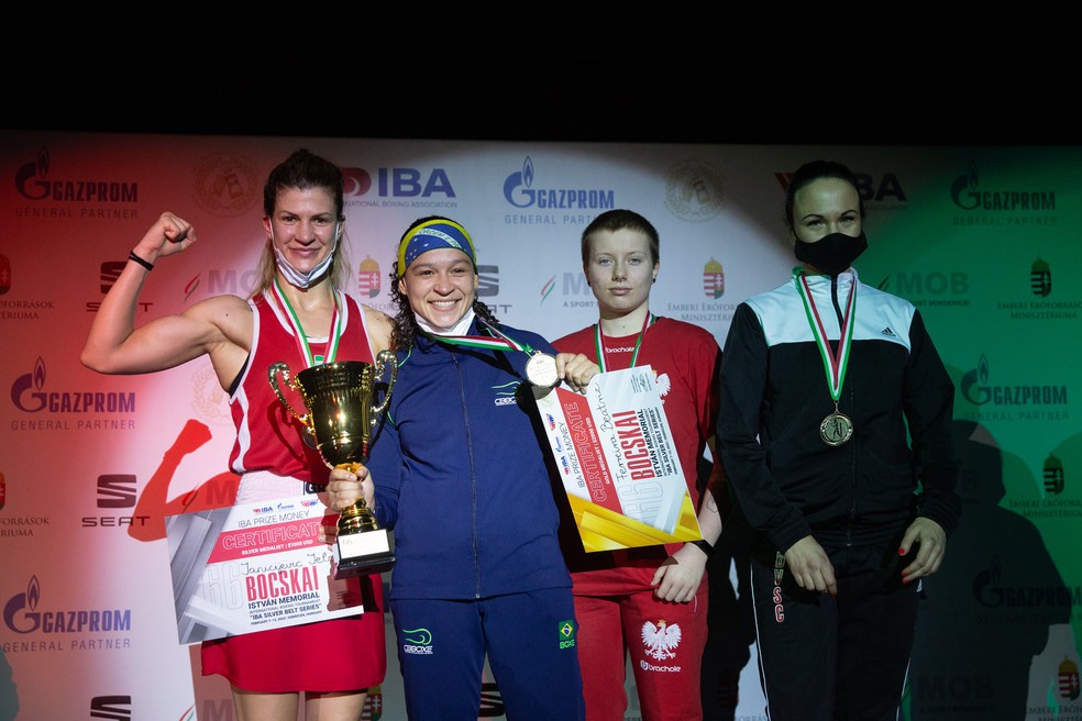 Bia Ferreira foi campeã na Hungria, em fevereiro — Foto: divulgação/CBBoxe