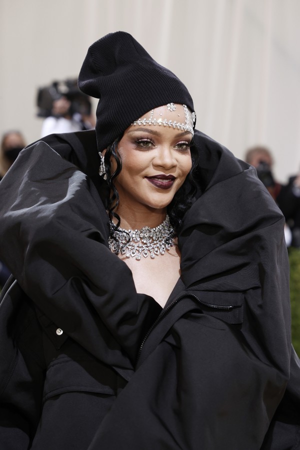 NEW YORK, NEW YORK - SEPTEMBER 13: Rihanna attends The 2021 Met Gala Celebrating In America: A Lexicon Of Fashion at Metropolitan Museum of Art on September 13, 2021 in New York City. (Photo by Arturo Holmes/MG21/Getty Images) (Foto: Getty Images)