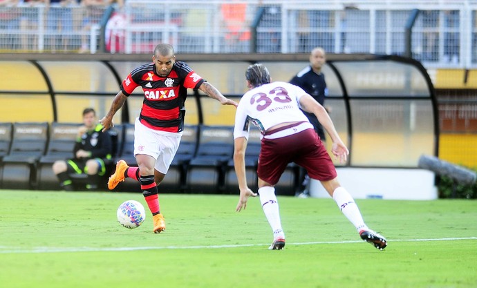 Narrador vê Sheik com imunidade e sugere chances para revelações no Fla