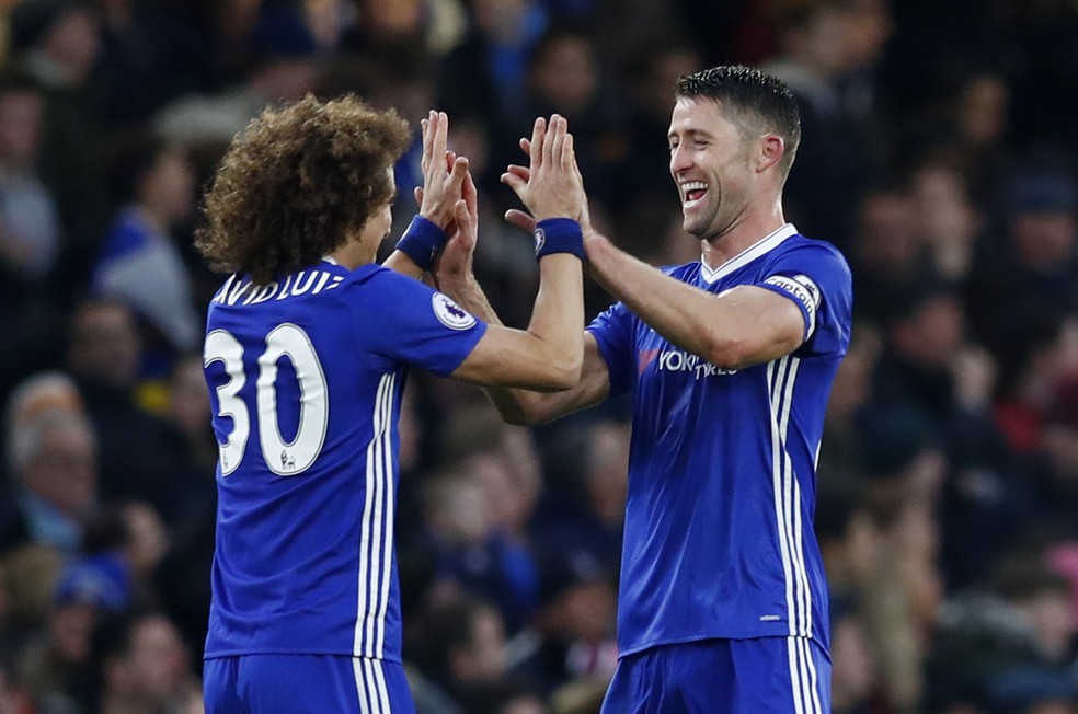 David Luiz e Cahill têm mais seis meses de contrato com o Chelsea  — Foto: Reuters
