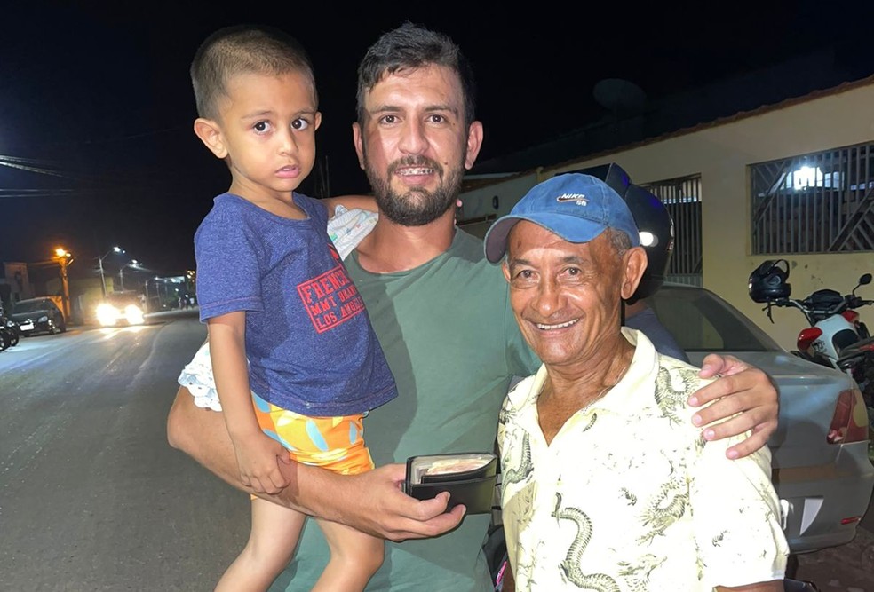 Bruno Monteiro e Ecir Carvalho se encontraram na noite de segunda (1) em Sena Madureira — Foto: Arquivo pessoal