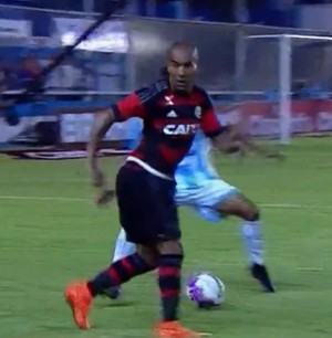 Sheik, Paulinho e Daniel Carvalho duelam pela jogada mais bonita