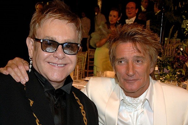 Os cantores Elton John e Rod Stewart (Foto: Getty Images)