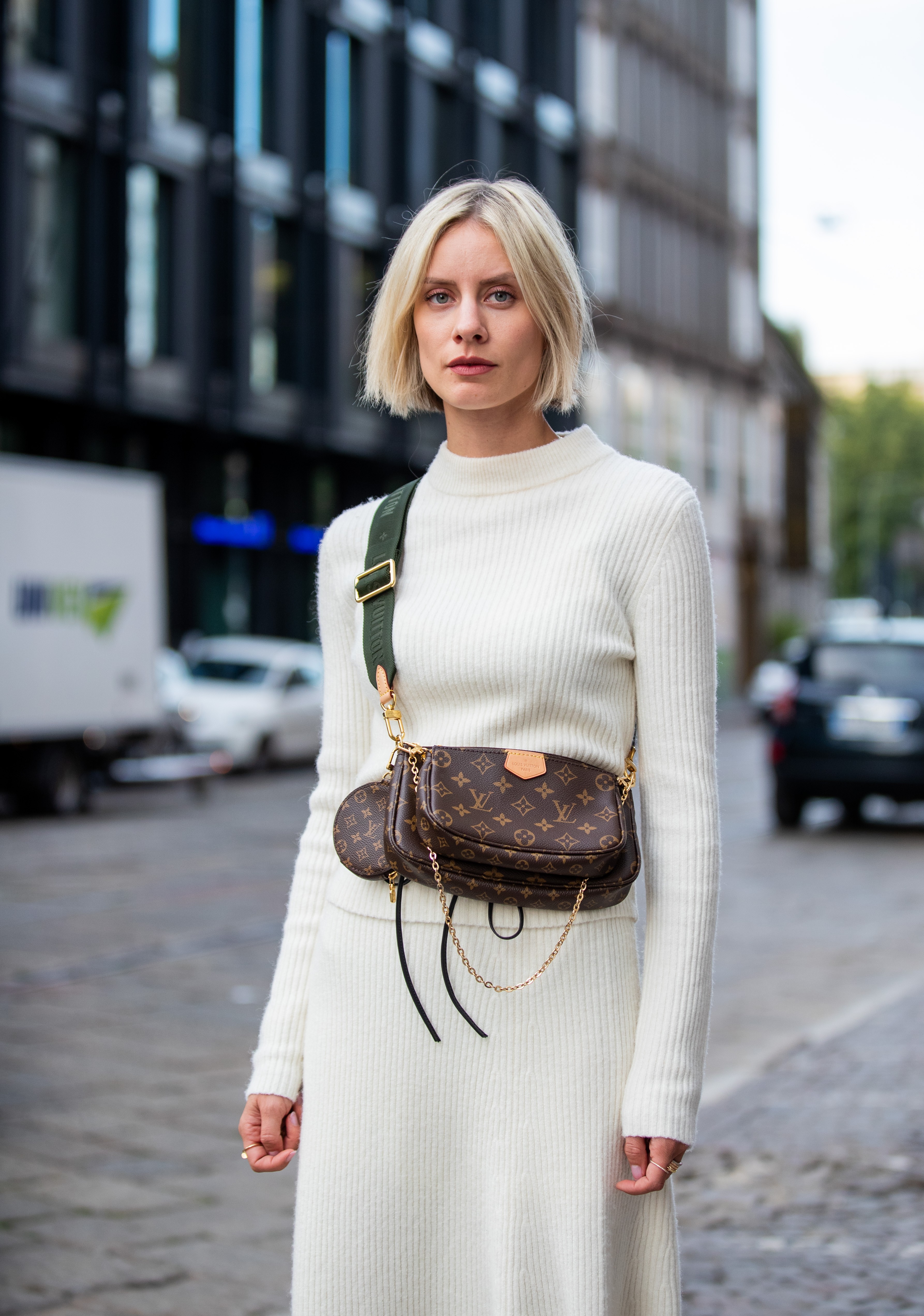 smart Appoint Costumes Multi Pochette: a nova bolsa-desejo da Louis Vuitton que virou febre no  street style - Vogue | moda