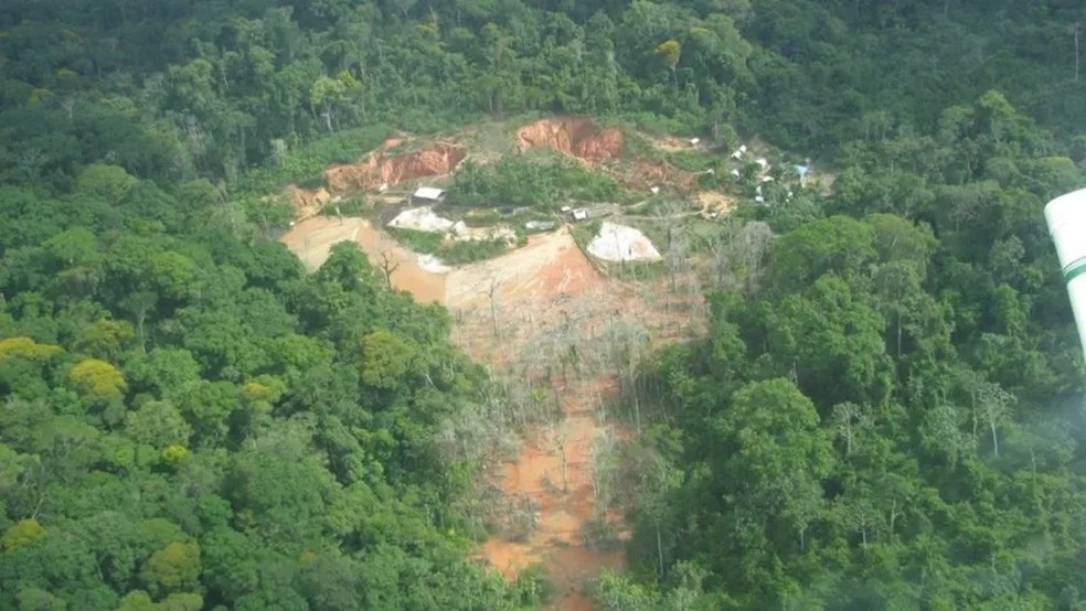 Vista aérea de um garimpo. — Foto: JAKELINE PEREIRA via BBC News
