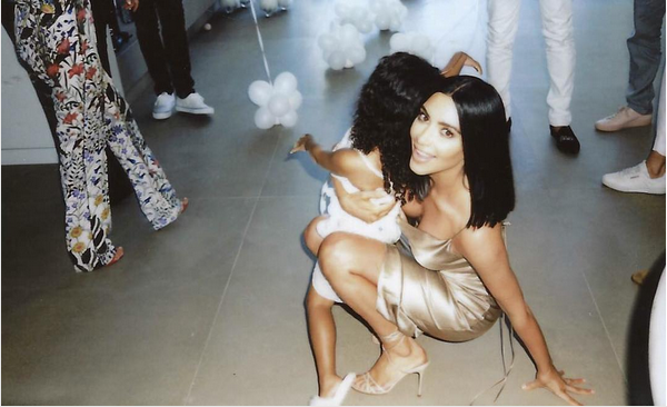 Uma foto de Kim Kardashian que teria sido editada (Foto: Instagram)