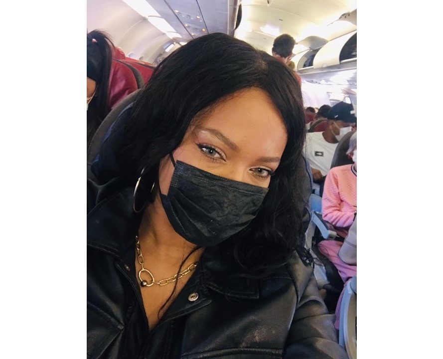 Lollapalooza: sósia de Rihanna passeia por São Paulo com barriga falsa e faz sucesso nas ruas