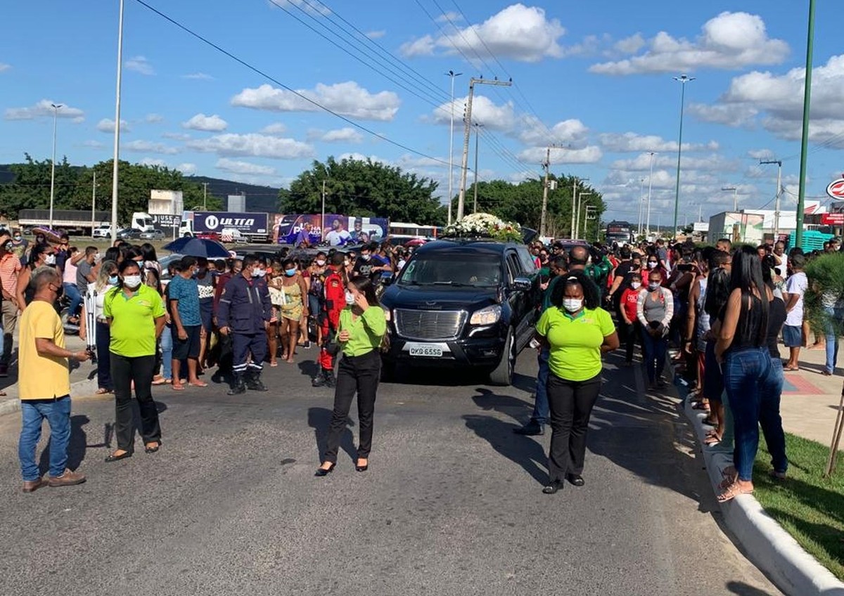 Paulinha Abelha: veja FOTOS da despedida na cidade natal da cantora |  Sergipe