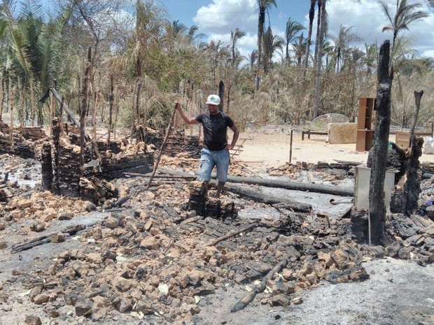 Famílias perderam tudo em incêndio na zona rural de União, Norte do Piauí (Foto: Renan Nunes/TV Clube)