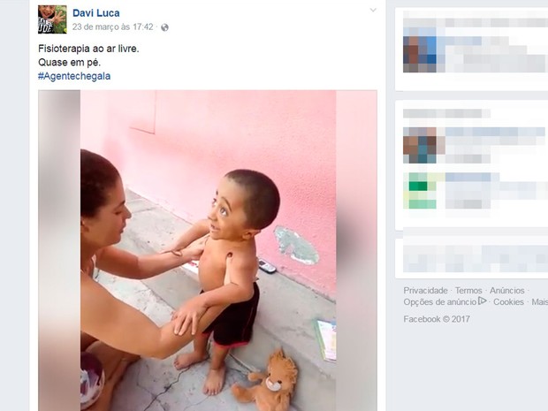 Davi Luca aprende a dar passos com ajuda da mãe, em Feira de Santana, na Bahia (Foto: Reprodução/ Facebook) Davi Luca aprende a dar passos com ajuda da mãe, em Feira de Santana, na Bahia (Foto: Reprodução/ Facebook)
