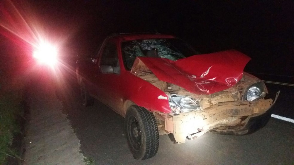 Motorista do carro não ficou ferido, segundo a PRF. — Foto: Divulgação/PRF
