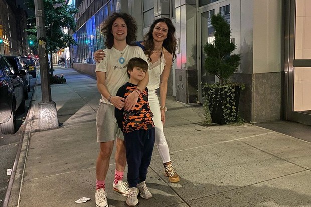 Luciana Gimenez com os filhos, Lucas e Lorenzo (Foto: Reprodução/Instagram)