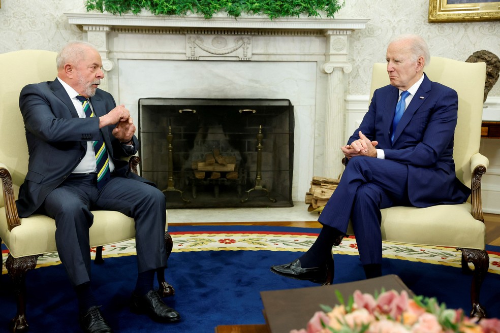 Lula e Biden no Salão Oval da Casa Branca, durante reunião nesta sexta-feira (10), em Washington.  — Foto: Jonathan Ernst/Reuters
