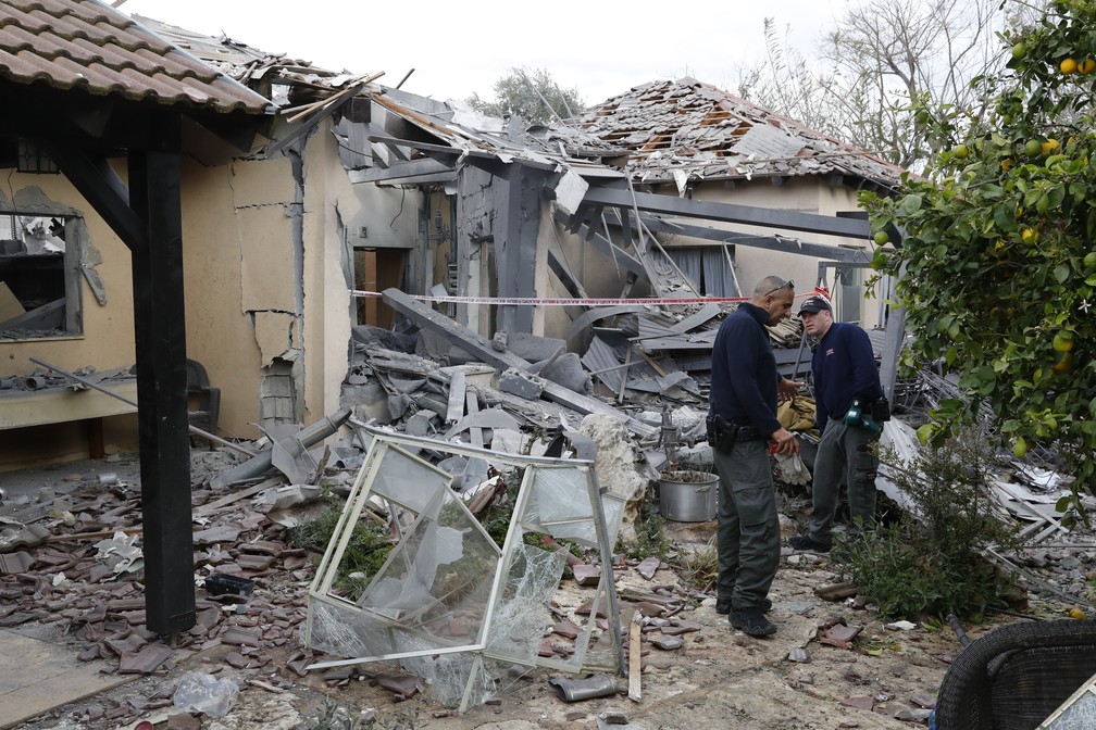 Casa em Israel destruída pelo foguete lançado de Gaza — Foto: Jack Guez/AFP
