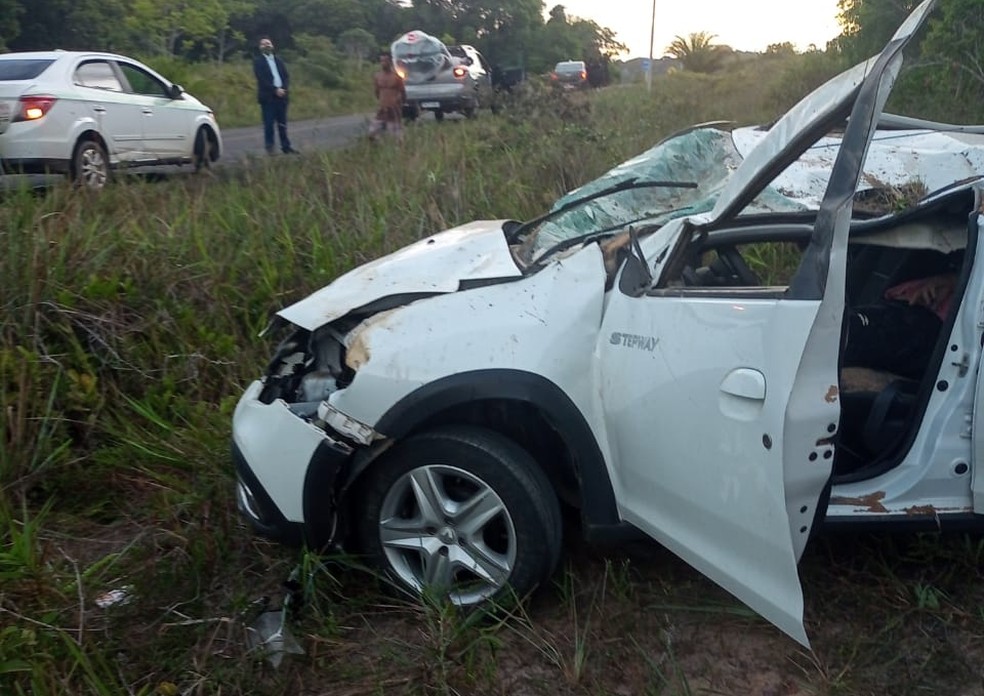 Médico morre após capotamento em trecho de rodovia entre Ilhéus e Una — Foto: PRE