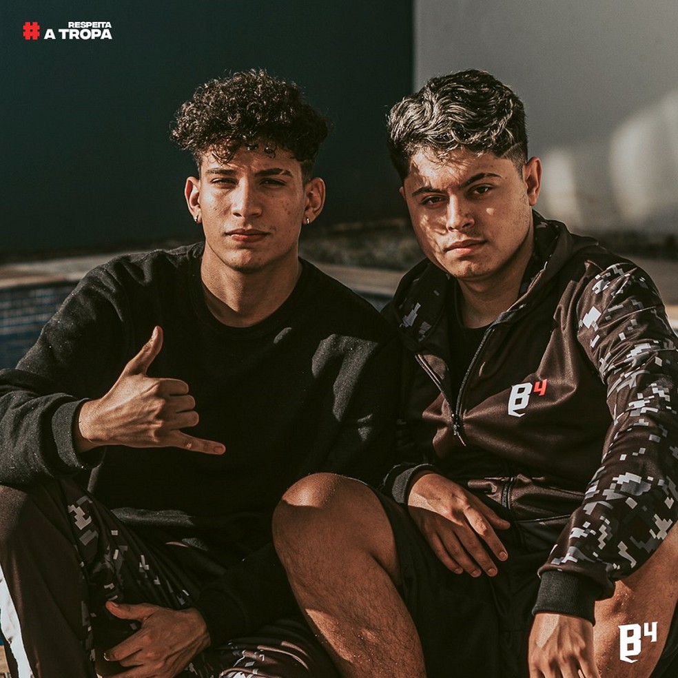 Reei (esq) e Modestia (dir) são conhecidos como a dupla "ReiDéstia" pela parceria na B4 — Foto: Reprodução/Twitter/B4