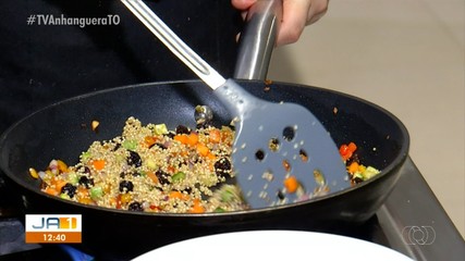 Veja a receita de salada que leva a famosa uva passa, amada e odiada no natal