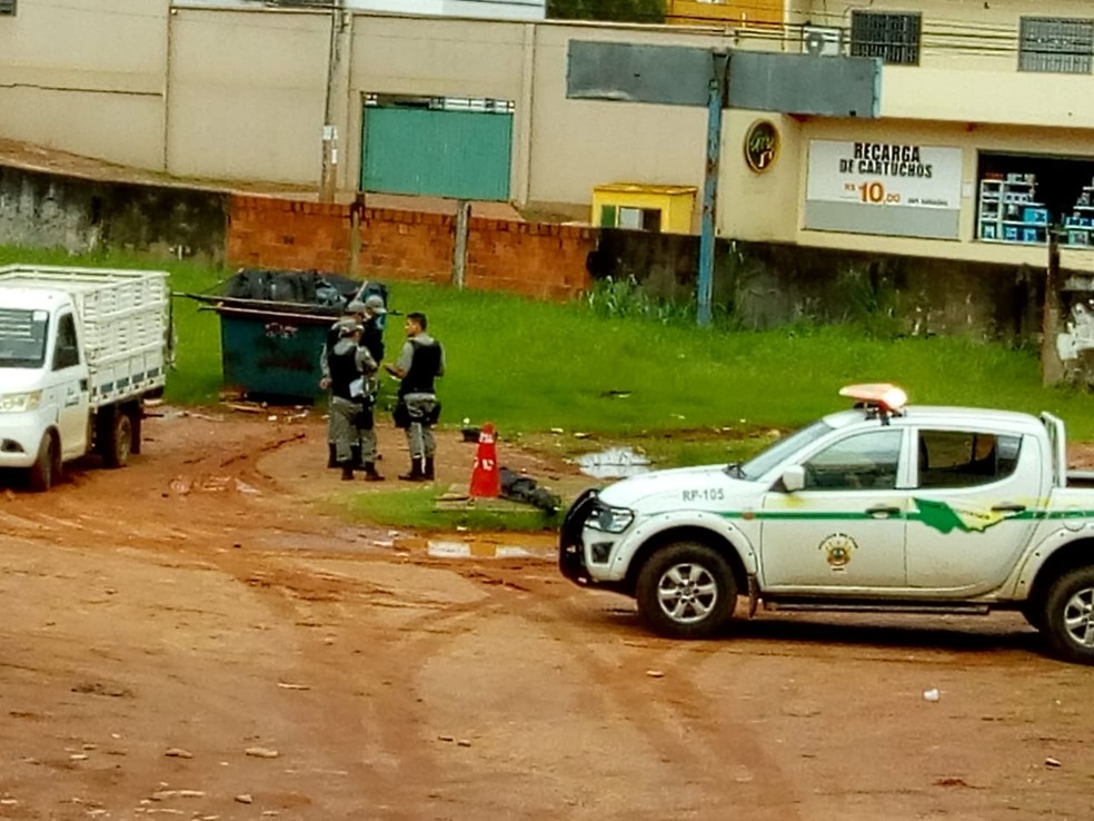 Gari encontra bebÃª em saco de lixo e polÃ­cia faz buscas por mÃ£e em bairro de Rio Branco â Foto: ReproduÃ§Ã£o/Whatsapp