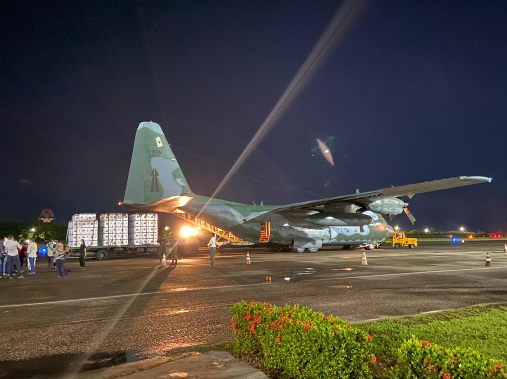 Avião da FAB deixou primeiras doses de vacina contra Covid em Manaus. — Foto: Patrick Marques/G1 AM