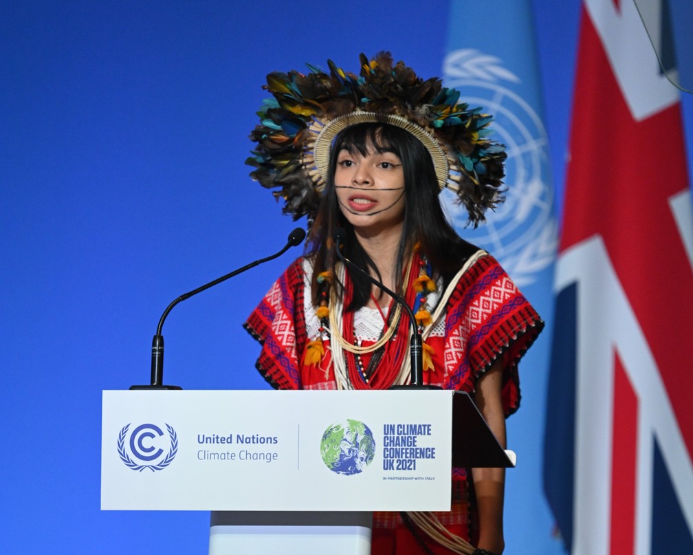 Txai Suruí fala na abertura da COP26, em 1º de novembro de 2021. — Foto: Karwai Tang/UK Government