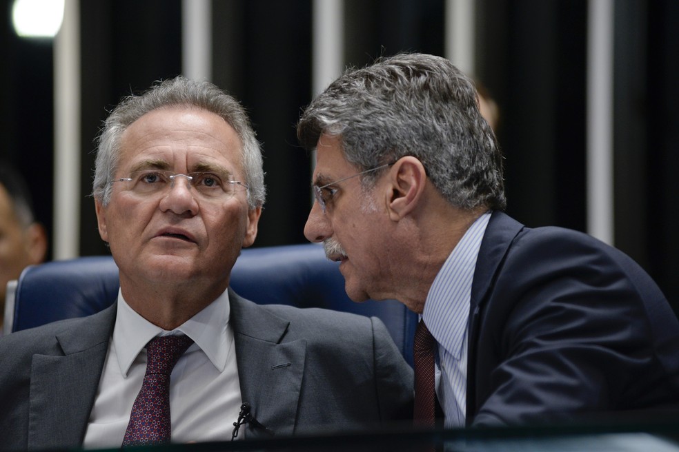 Os senadores Renan Calheiros (PMDB-AL) e Romero Jucá (PMDB-RR) durante sessão no Senado — Foto: Jefferson Rudy/Agência Senado