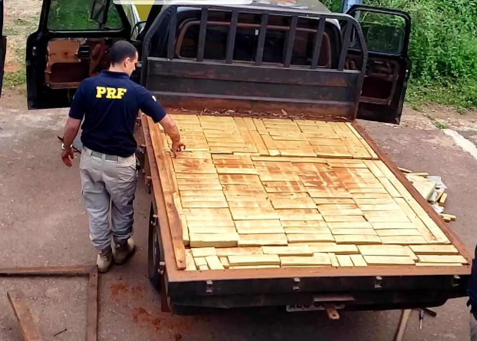 Caminhonete com mais de 230 kg de droga foi apreendida nessa terça-feira (23) na BR-364 em Rondonópolis — Foto: Polícia Rodoviária Federal de Mato Grosso/Assessoria