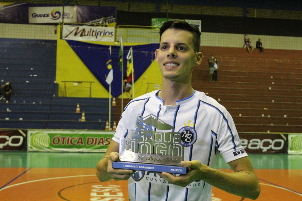 Cabeça de Galinha foi eleito o craque do jogo entre Trindade e Dormentes — Foto: Emerson Rocha / ge Petrolina