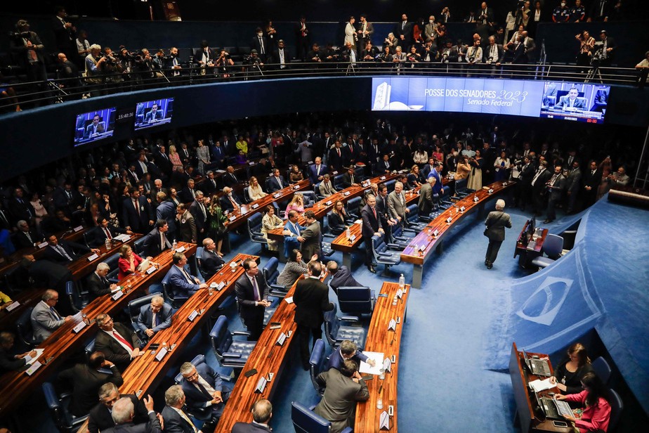 Senadores ocupam plenário durante posse em 2023