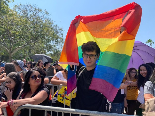 Livros Com Tematica Lgbt Comprados Por Felipe Neto Sao Distribuidos Na Bienal Rio De Janeiro G1