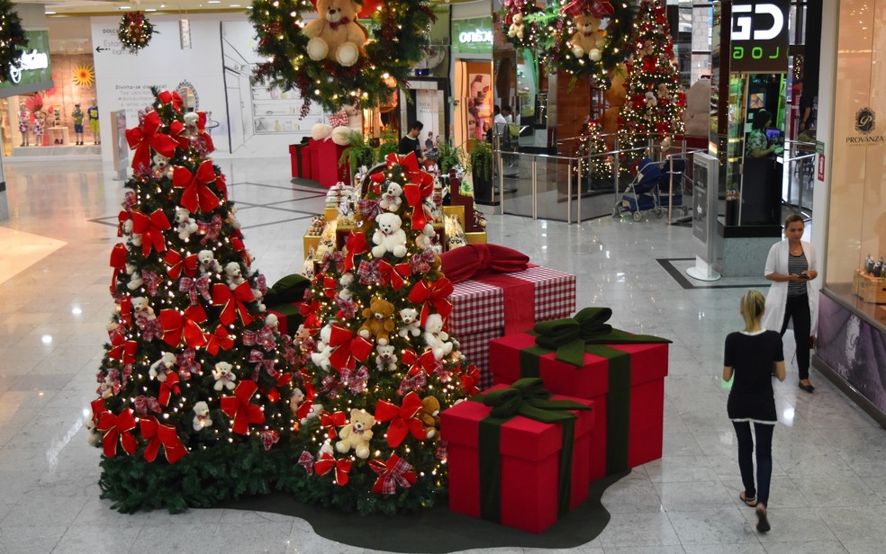 Consumidores poderão fazer compras e contemplar decoração de Natal (Foto: Thalles Pereira/G1)