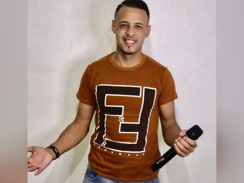 O vocalista do Forró Thop, Antônio David Alexandrino de Oliveira, 32 anos, foi morto a tiro por um motorista enquanto trafegava de carro em Tauá, no interior do Ceará. — Foto: Arquivo pessoal