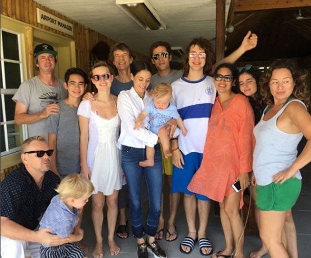 Mick Jagger, Lucas e parte da família do astro (Foto: Reprodução Instagram)