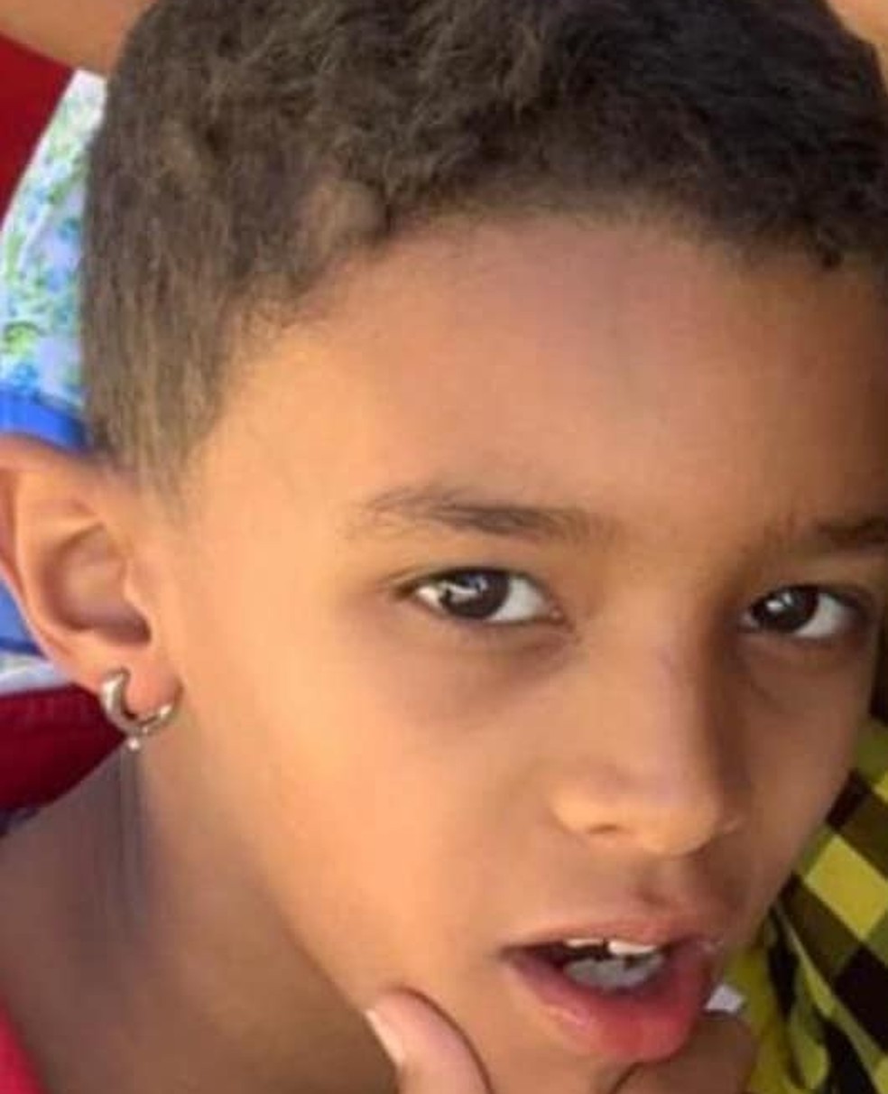 Pedro Augusto Ferreira Alves, de 8 anos, menino que caiu dentro de um buraco de 8 metros em Carmo do Paranaíba — Foto: Reprodução/Redes Sociais