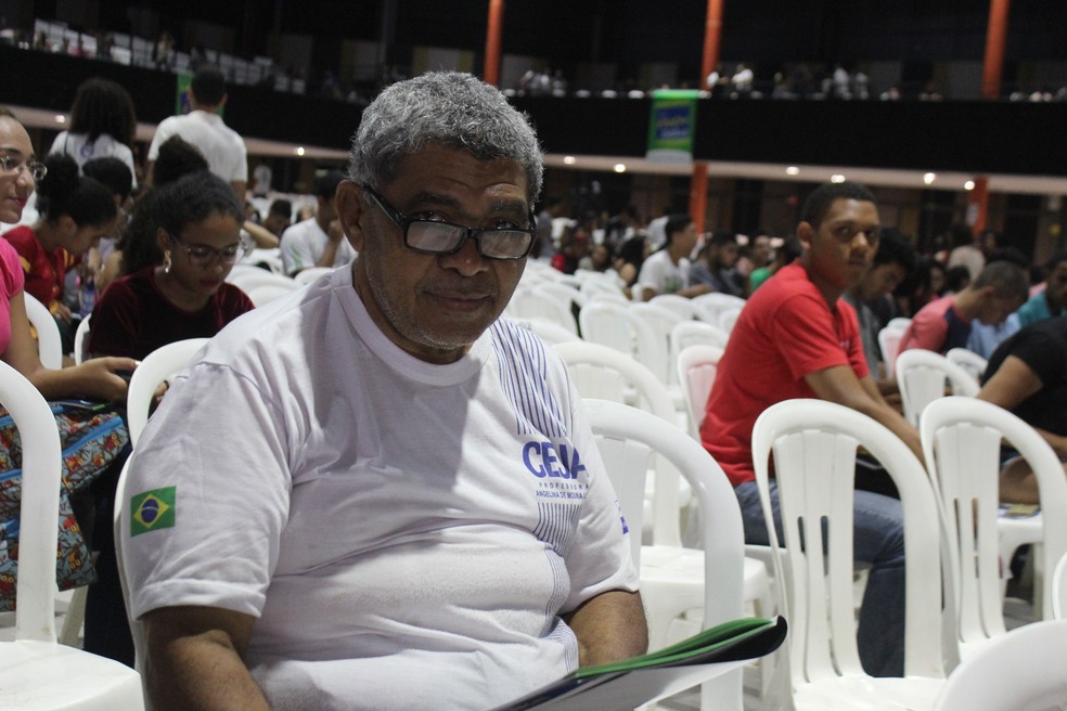 Francisco de Assis Silva voltou a estudar depois de 36 anos (Foto: Lucas Marreiros/G1)
