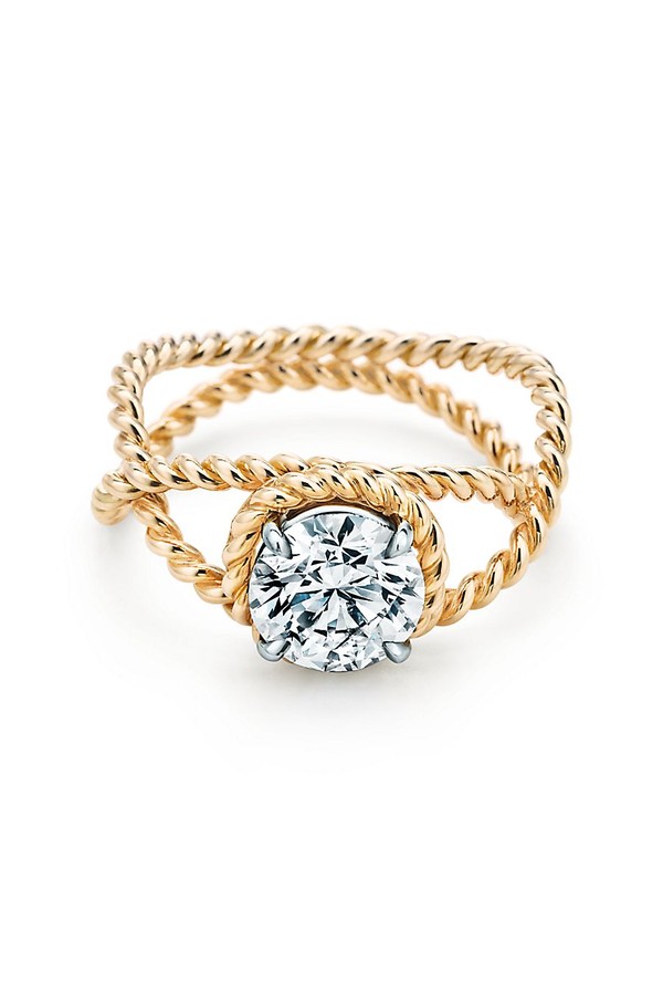 Modelos Anel de Noivado: Anel de noivado Rope Tiffany & Co. Schlumberger em ouro 18k - R$ 330.000 + tiffany.com.br (Foto: Divulgação)