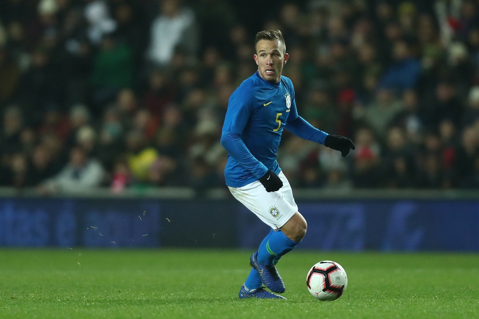 Arthur durante vitória da seleção brasileira sobre Camarões — Foto: Lucas Figueiredo/CBF