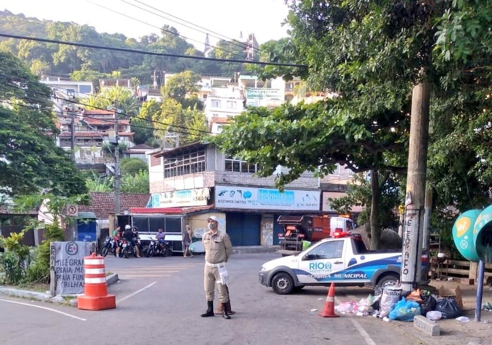 Bloqueio é montado em acesso da praia de Barra de Guaratiba, Zona Oeste do Rio — Foto: Divulgação/Guarda Municipal