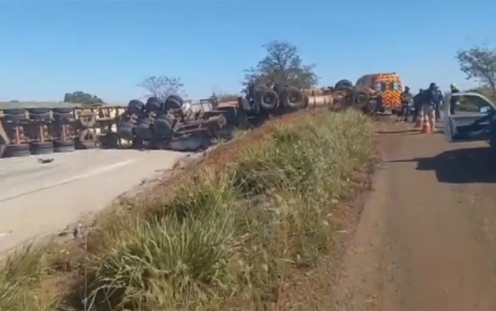 Motorista morre em acidente envolvendo dois caminhões na BR-452, em Rio Verde