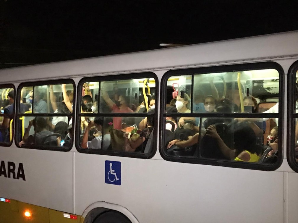 &Ocirc;nibus lotados em Natal cheios, lota&ccedil;&atilde;o RN RIo Grande do Norte &mdash; Foto: Geraldo Jer&ocirc;nimo/Inter TV Cabugi