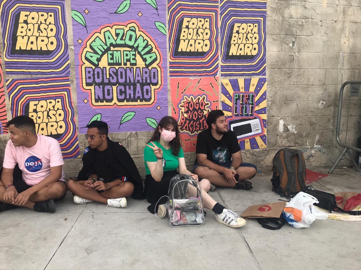 Fãs começar a chegar na fila de entrada do Lollapalooza para ‘colar na grade’ |  Lollapalooza 2022