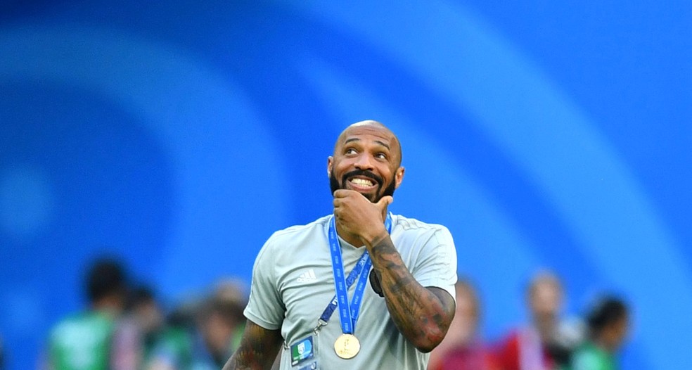 Henry recebe medalha de bronze pela BÃ©lgica em Copa do Mundo (Foto: REUTERS/Dylan Martinez)