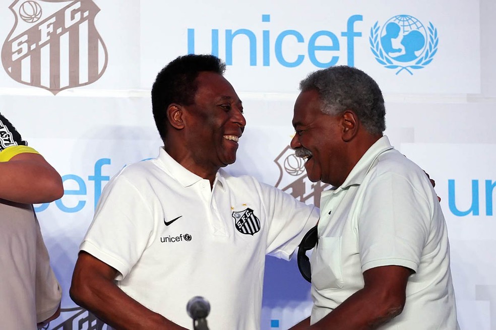 Encontro entre PelÃ© e Coutinho em 2014 â€” Foto: Pedro Ernesto Guerra Azevedo/DivulgaÃ§Ã£o Santos FC