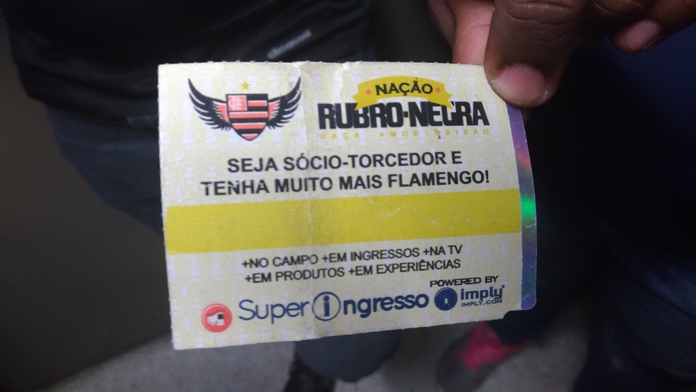 Ingressos falsos para Flamengo x Cruzeiro (Foto: Vicente Seda)