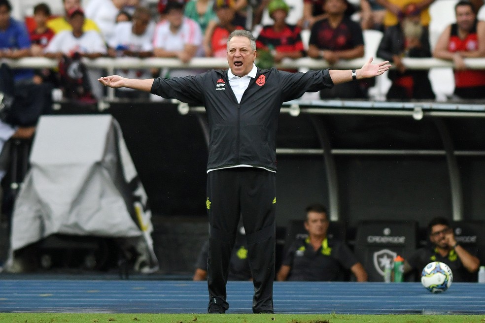 Abel está perto de comemorar o título carioca pelo seu "Flamengo atual" — Foto: Alexandre Durão